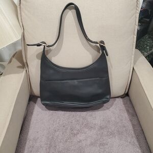 Vintage Coach Elegant Black Leather Shoulder Bag
